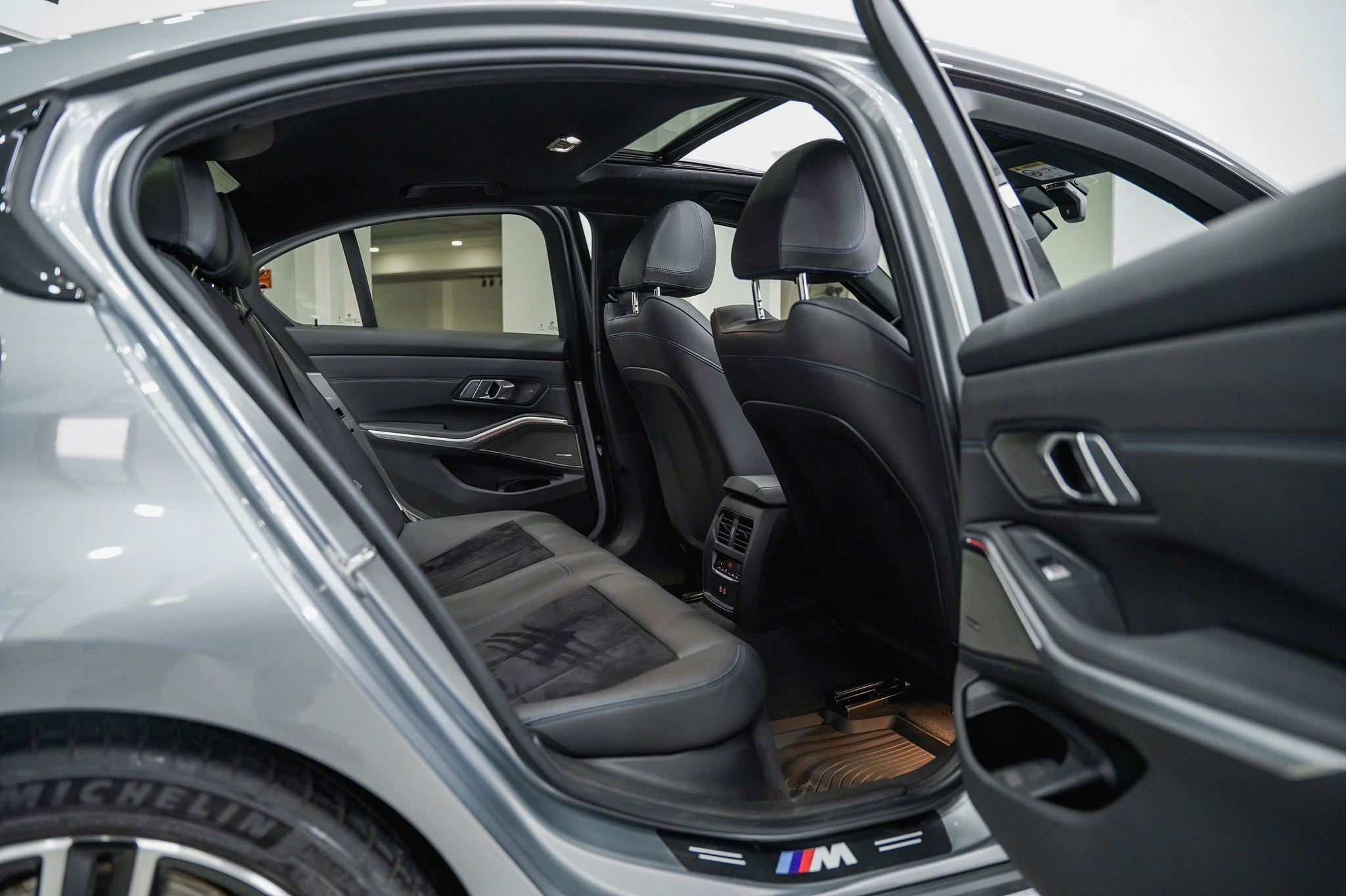 330i (1)
