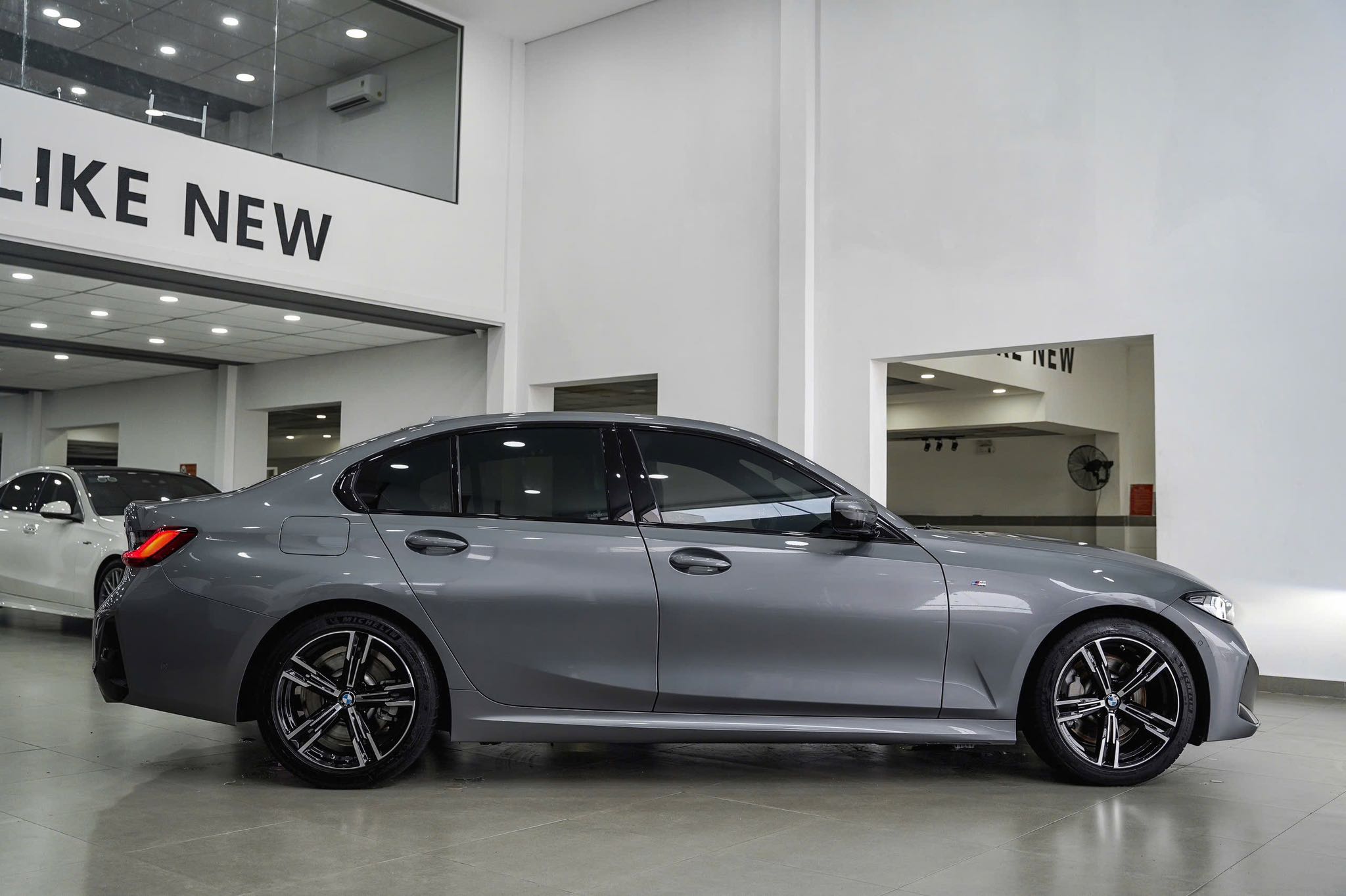 330i (10)