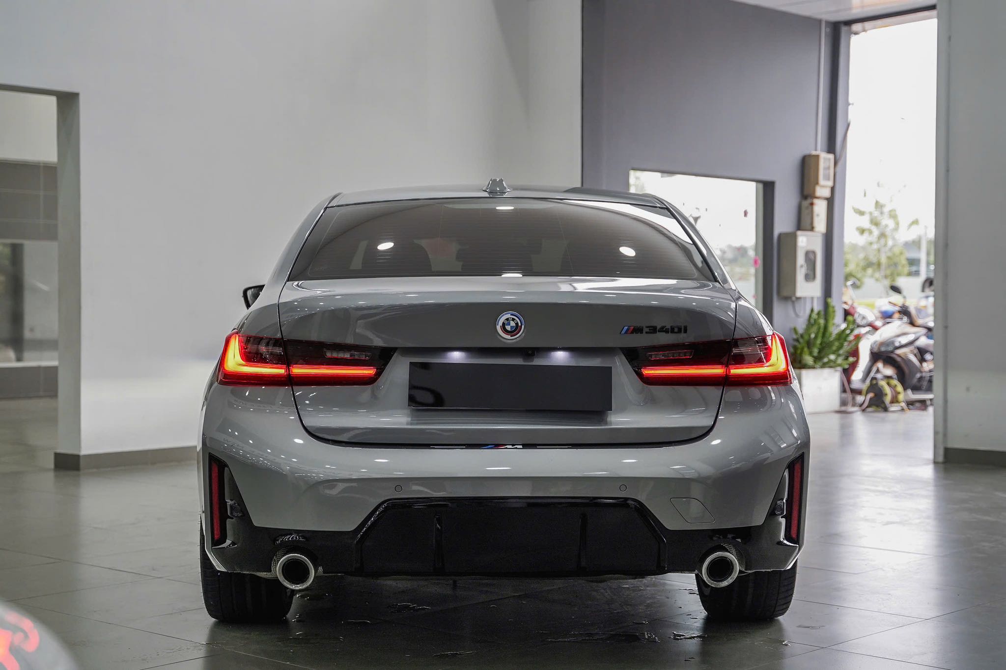 330i (15)
