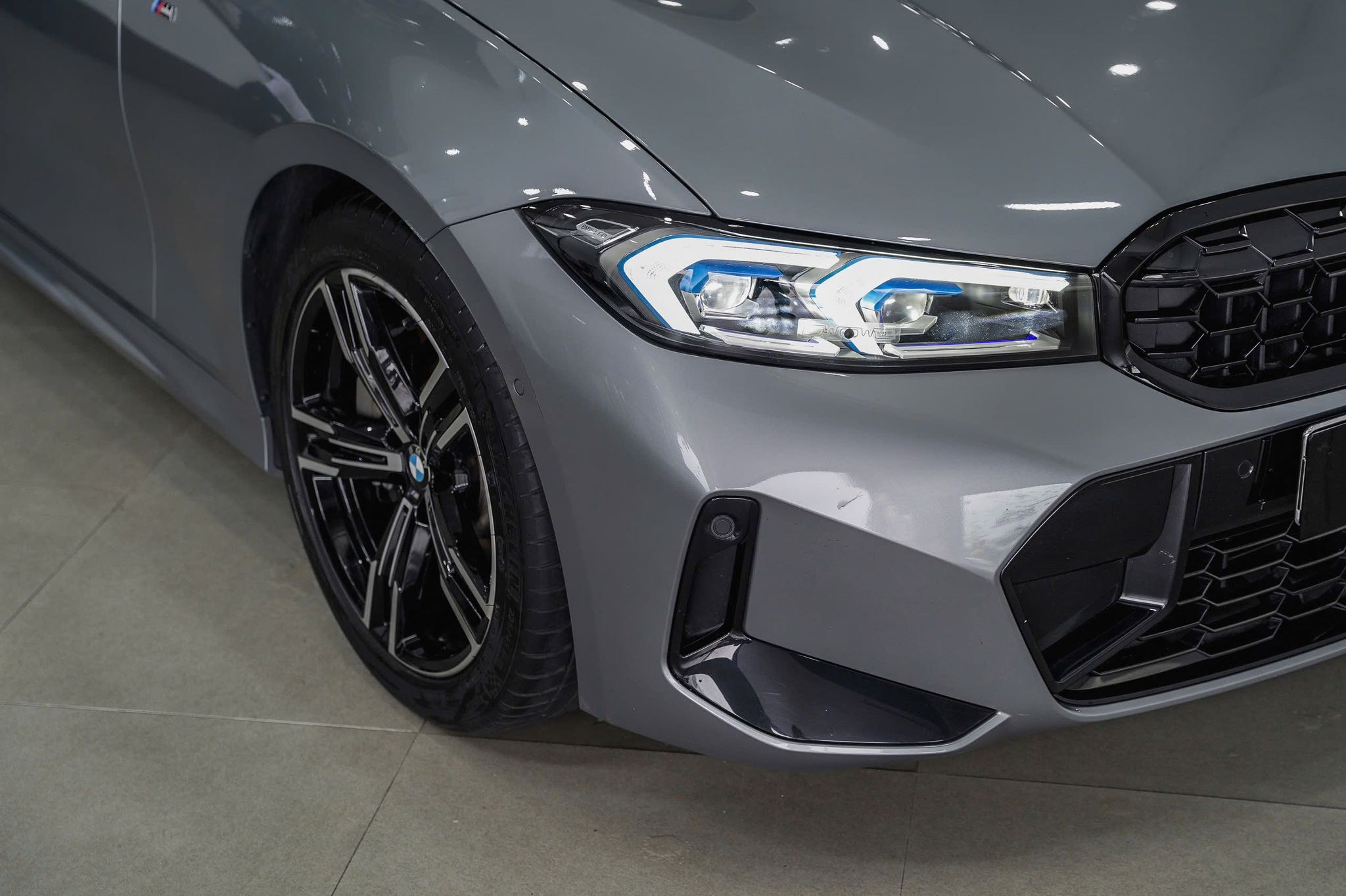 330i (2)