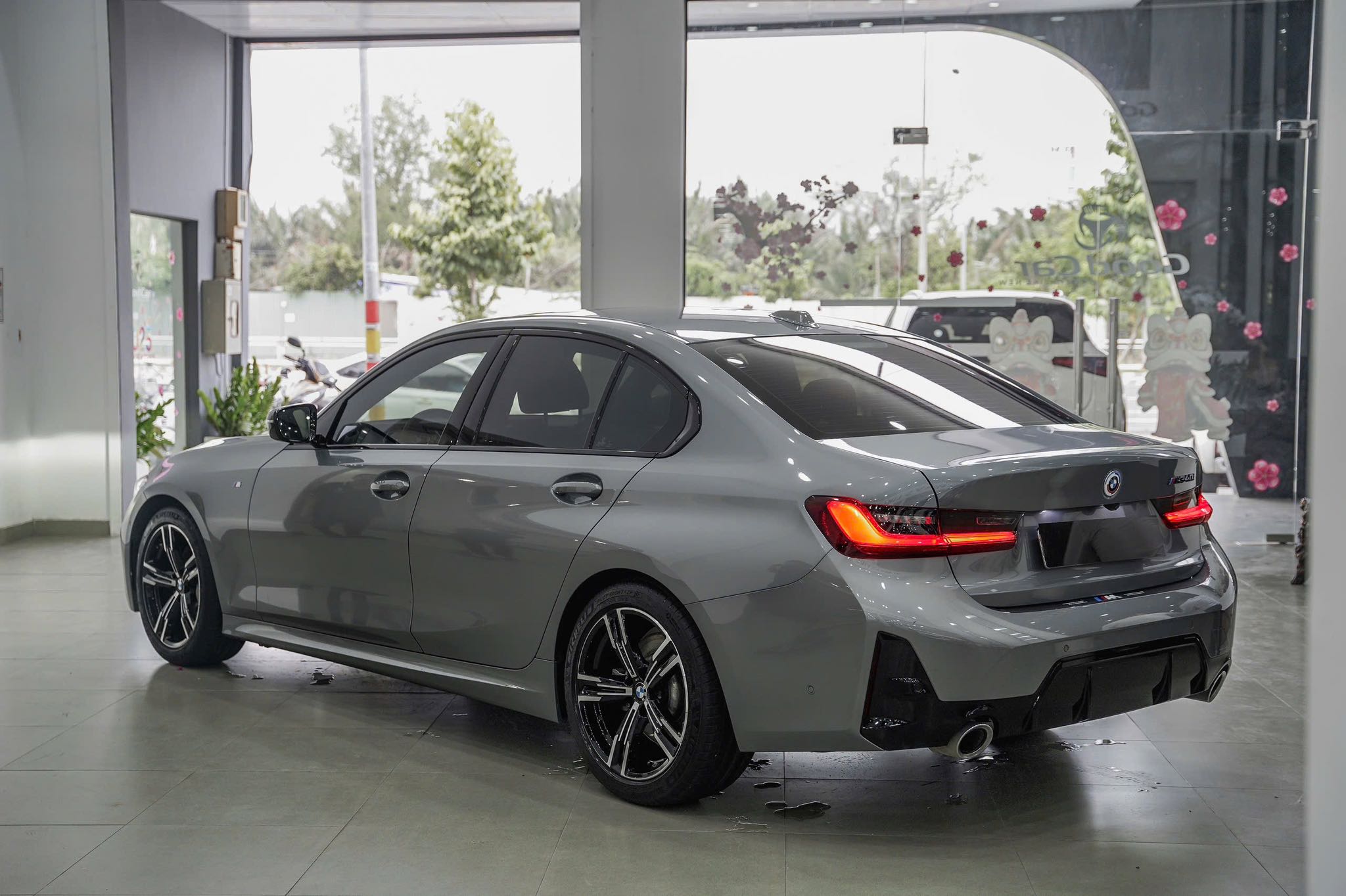 330i (20)