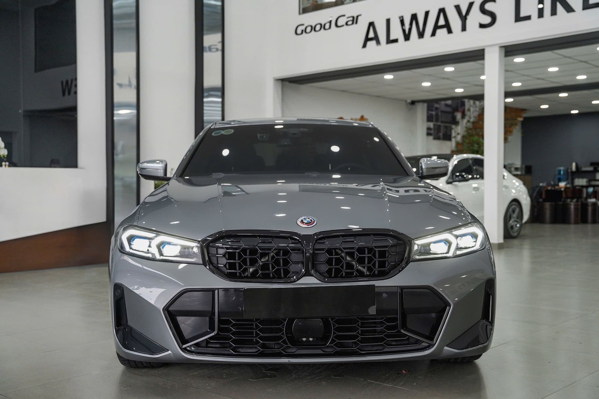 330i (23)