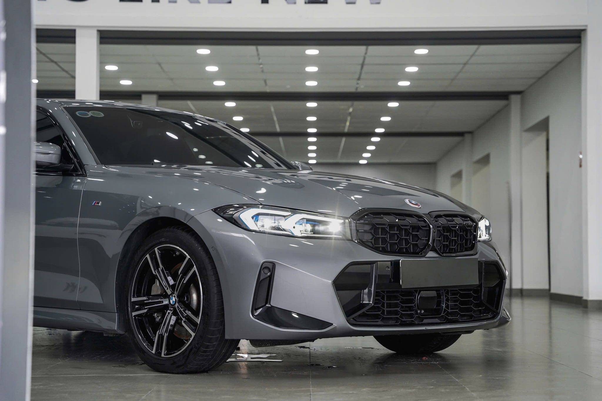 330i (9)